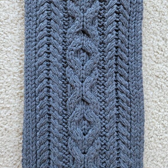 Banana Republic Merino Wool Chunky Cable Scarf with POCKETS - Picture 8 of 9